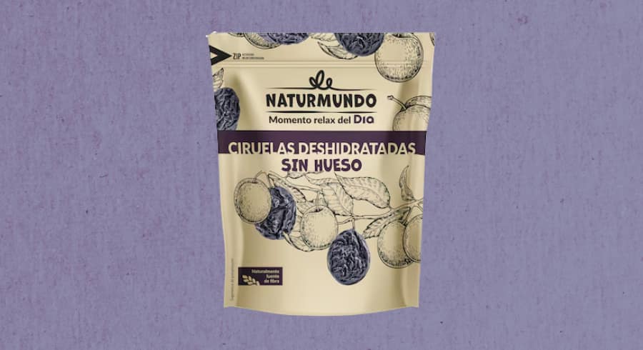 Paquete de Ciruelas Deshidratadas Sin Hueso Naturmundo de Dia (200 g). Fruta desecada con un alto contenido de fibra alimentaria (6,5 g por cada 100 g), idónea para regular el tránsito intestinal de manera natural o como snack dulce y saludable